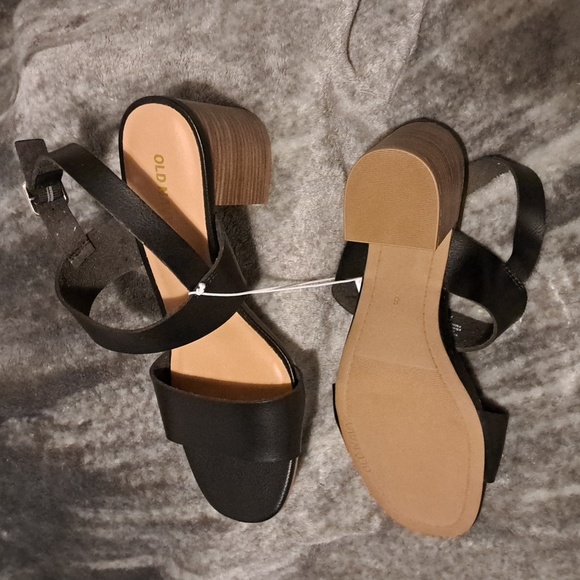 Old Navy straps block heel - Picture 3 of 4
